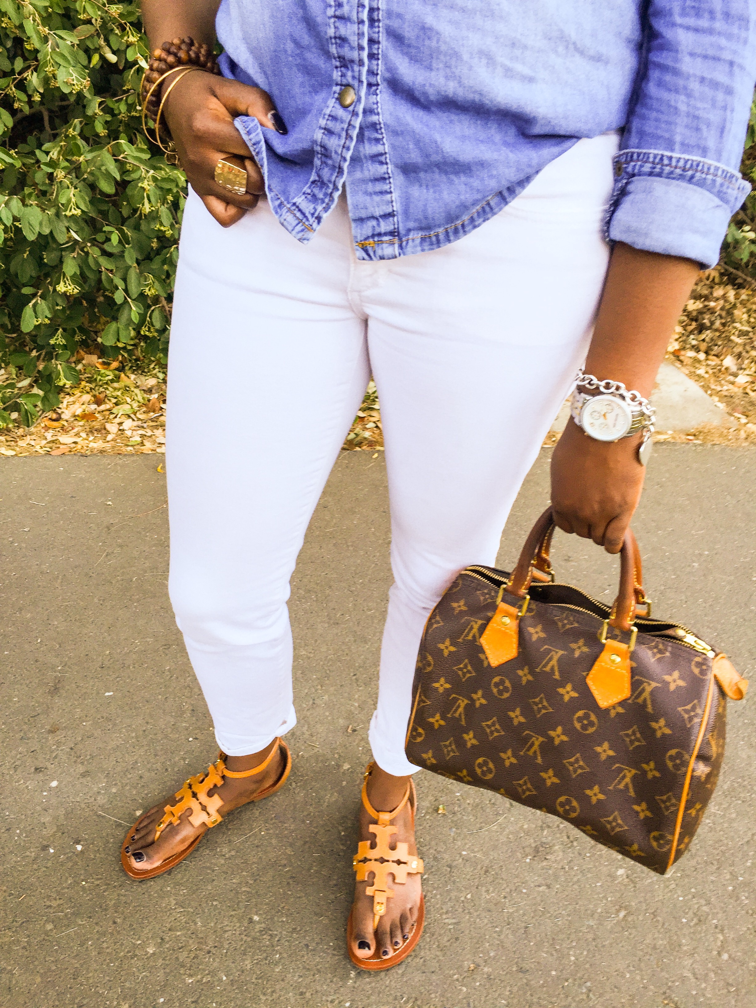 Chambray Shirt White Jeans Fashion Blogger