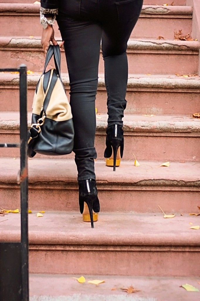 Signature Style Tote Bag Ankle Booties